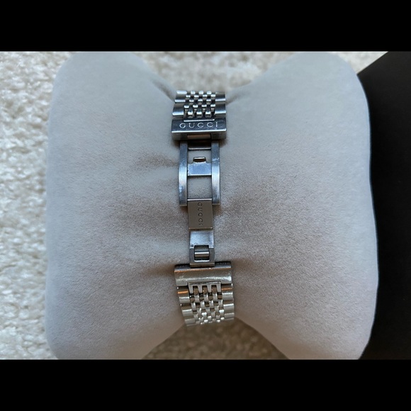 SOLD **GUCCI TIMELESS WATCH** - Picture 10 of 13